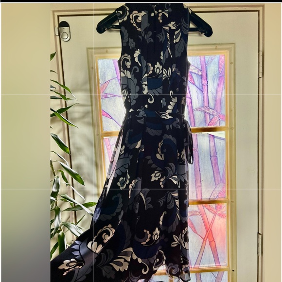 Ann Taylor Dresses & Skirts - EUC Ann Taylor floral free flowing comfy blue SLEEVELESS DRESS sz 0
